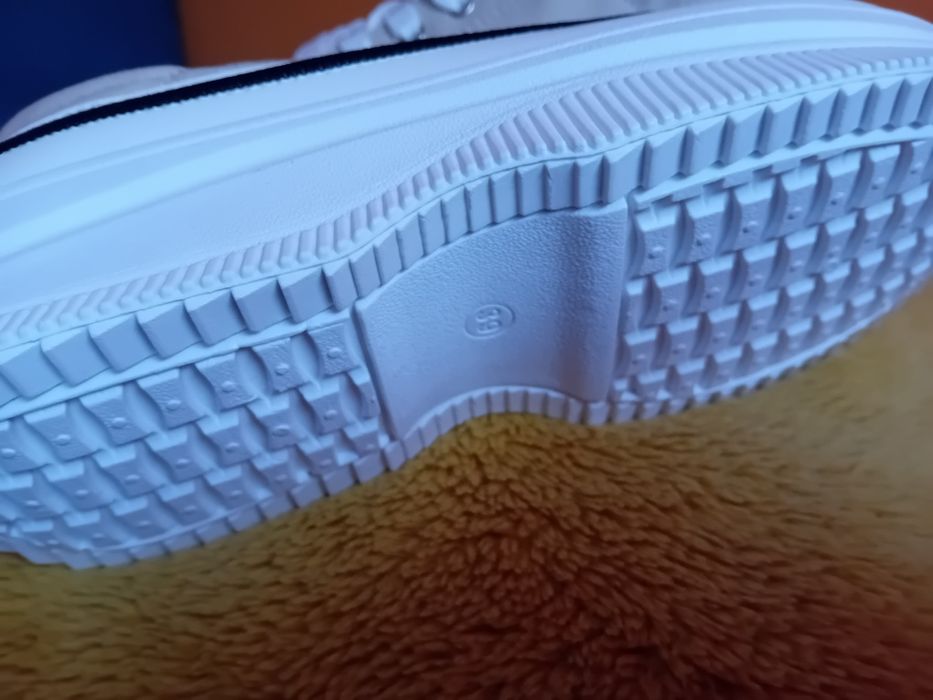 Nowe sneakery rozmiar 39