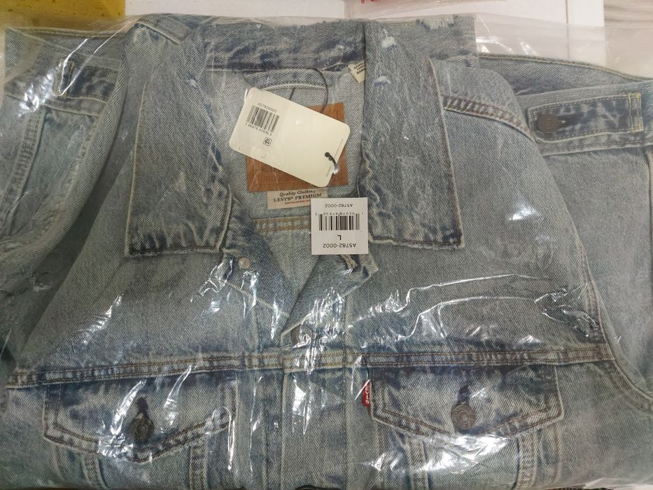 Джинсона куртка Levis, розмір L, НОВА