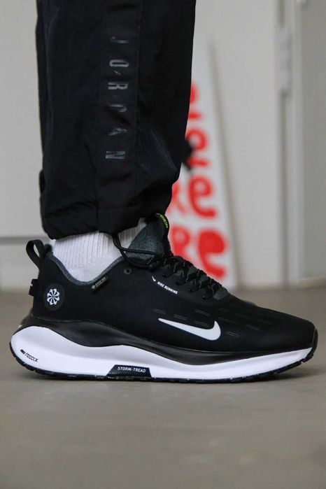 Мужские кроссовки Nike Infinity Run 4 Gore-Tex Black/White. 40-45