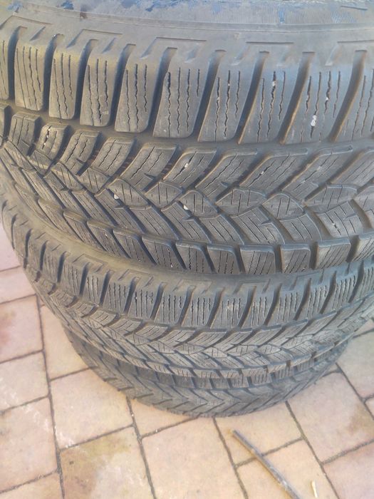 Opony zimowe 215/60/R17