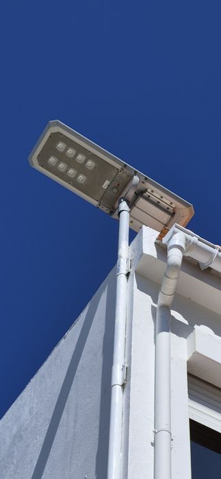 Candeeiro Solar em estado impecável recentemente recondicionado em estado novo