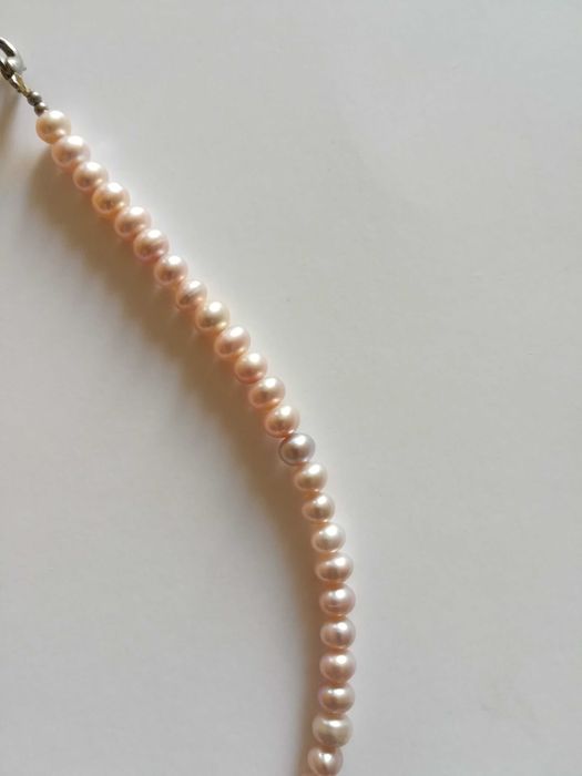 Розовый натуральный жемчуг.