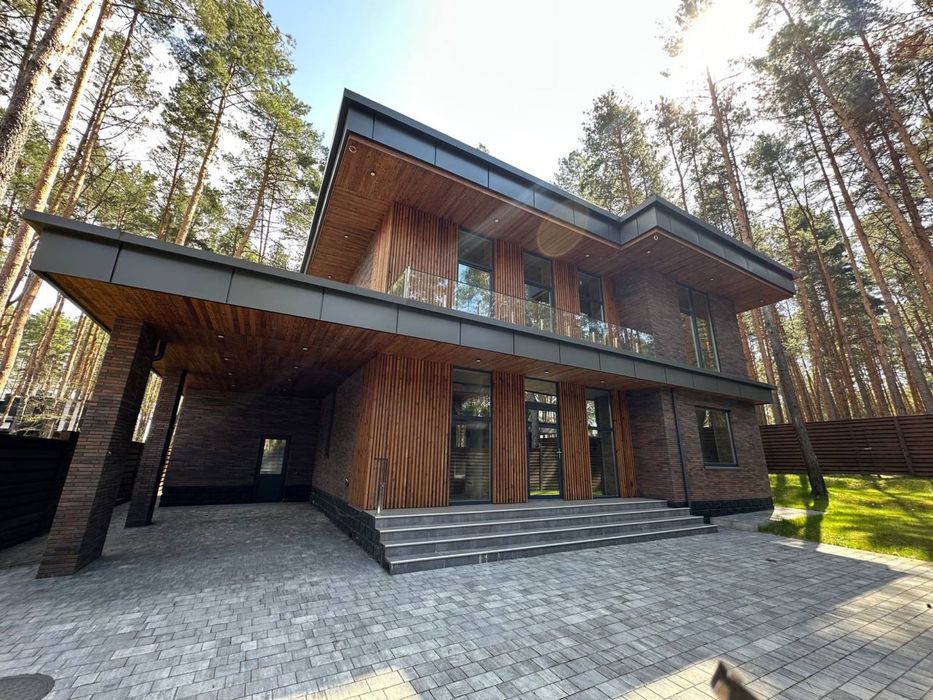 Продаж ексклюзивного будинку в лісі.