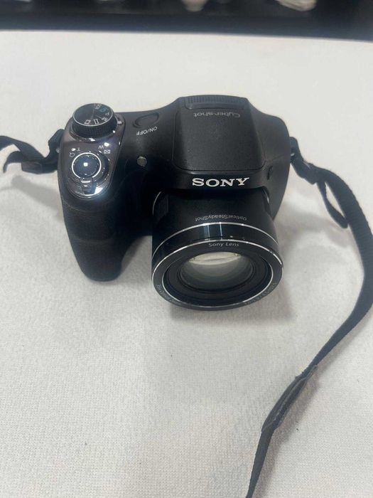 Máquina fotográfica + Bolsa  + cartão de memória 128MB)
Sony DSC-HX300