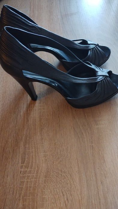 Srebrne metaliczne buty na obcasie Dune 39