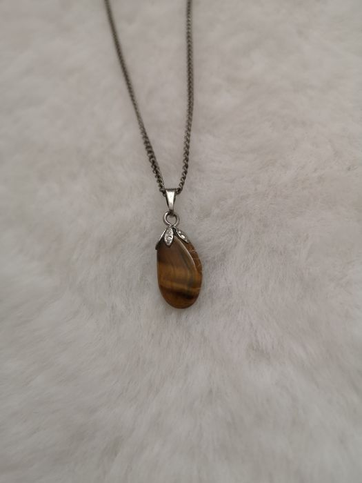 Naszyjnik z brązowym kamieniem