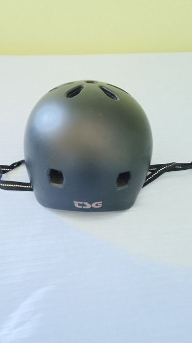 Kask tsg na hulajnogę