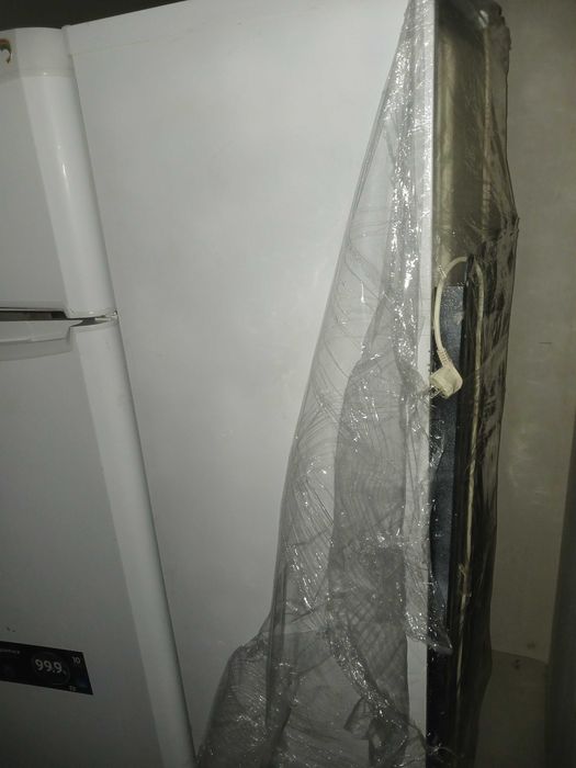 Працюючий холодильник