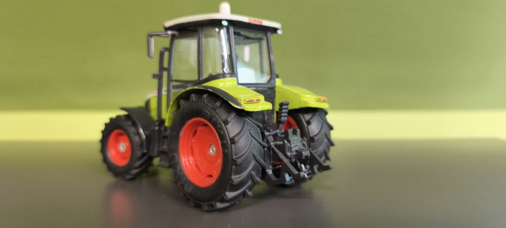 Siku traktor Claas 1 32