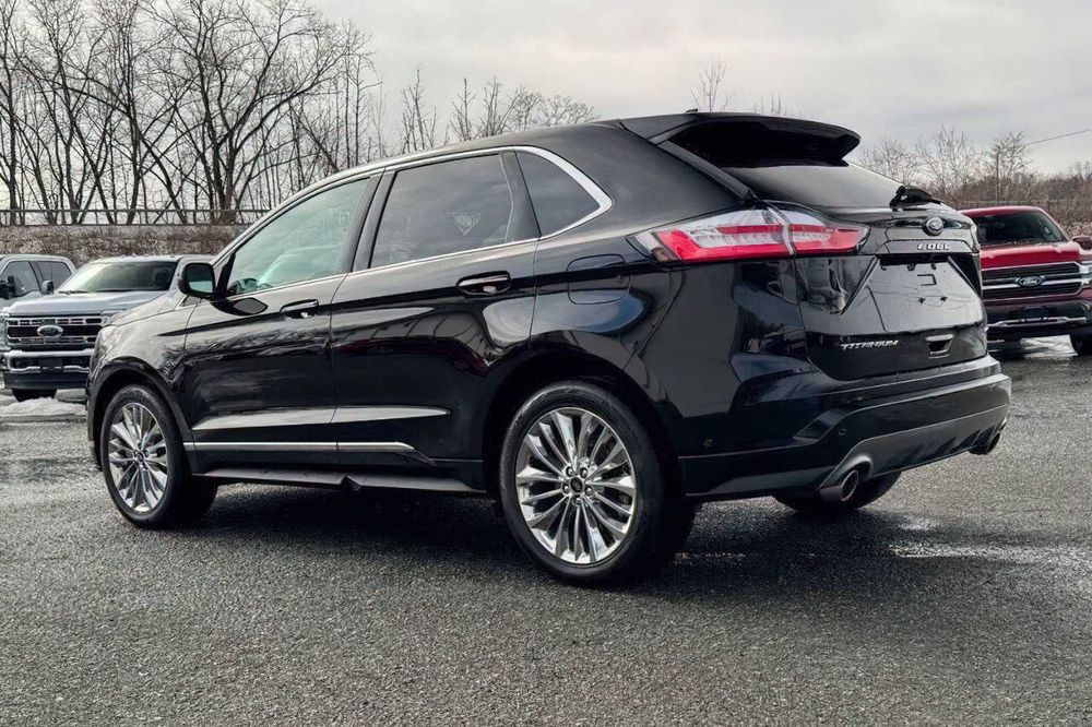 Ford Edge Titanium      2024