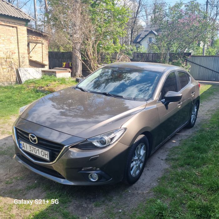 Продам Мазду 3 1.5литра. 2014 год Офіційну Автомат
