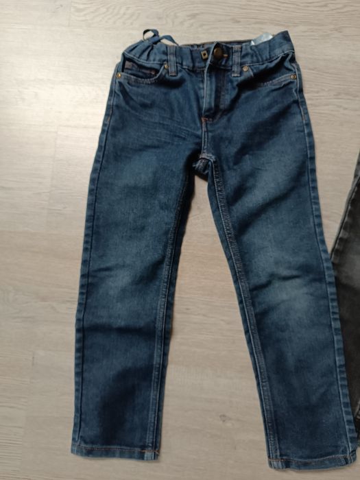 3 pary jeansów r 128