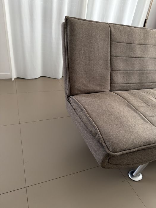 Sofá cama bege como novo com 3 posições