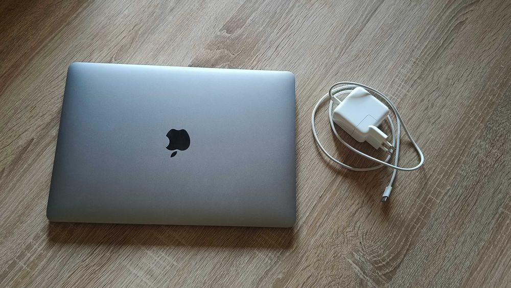 MacBook Air M1 16GB/256GB silver, bateria 93%