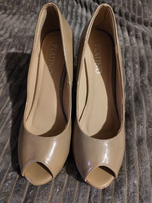 Туфлі на танкетці