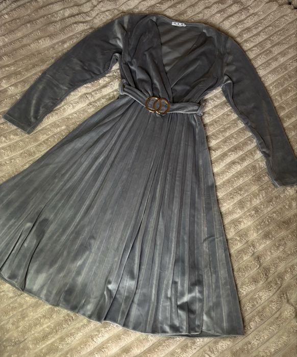 Нарядне велюрове плаття міді 44 р