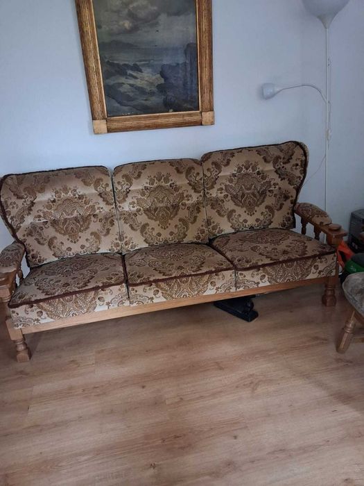 kanapa nierozkładana na dębowym stelażu dębowa oddam za darmo