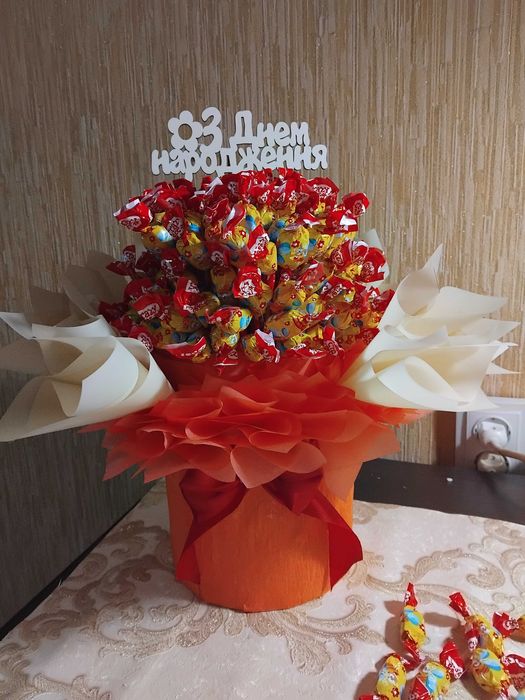 Солодкий подарунок з цукерок