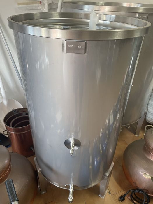 Deposito sempre cheio Inox 300 LT novo