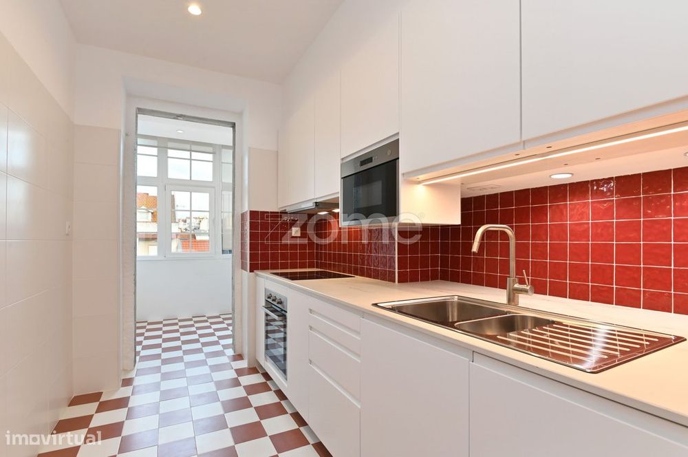 Apartamento T2+1 Renovado na Avenida Almirante Reis