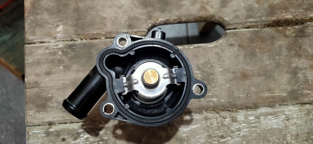 Termostat 103 L22  Gates do Opel Astra J, Insygnia 1.4