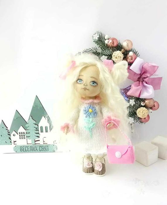 Лялька текстильна ручної роботи.