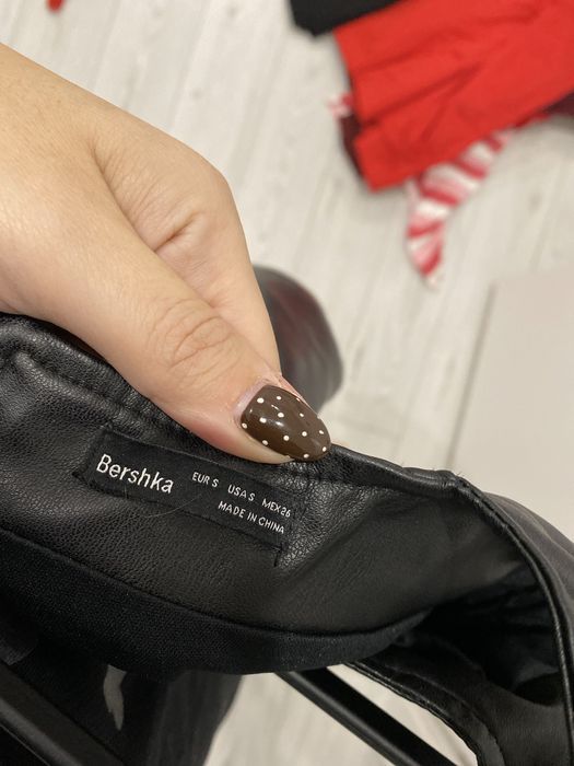 Bershka skorzana sukienka danska czarna