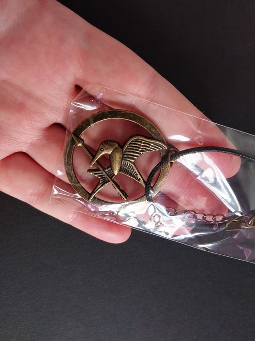 Jogos da Fome colar mimo gaio The Hunger Games mockingjay necklace NEW