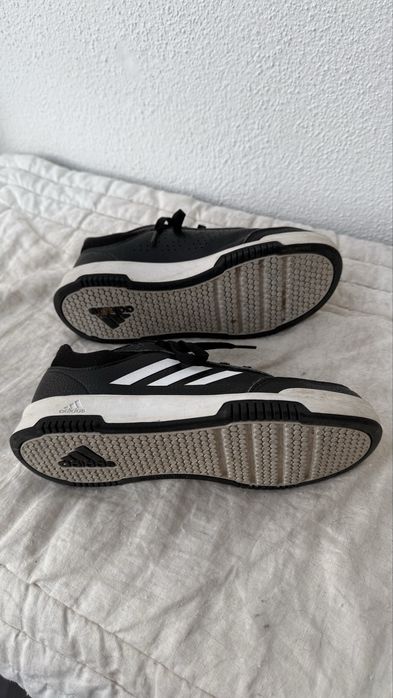 Tenis Adidas com pouco uso