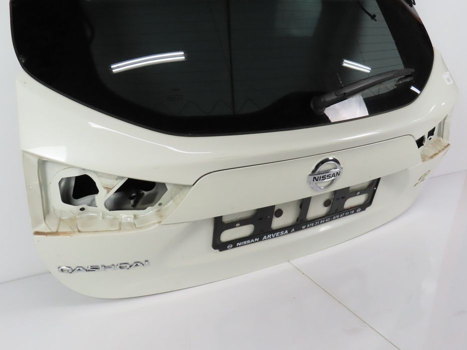 Tampa Da Mala Nissan Qashqai Ii Closed Off-Road Vehicle Ref: