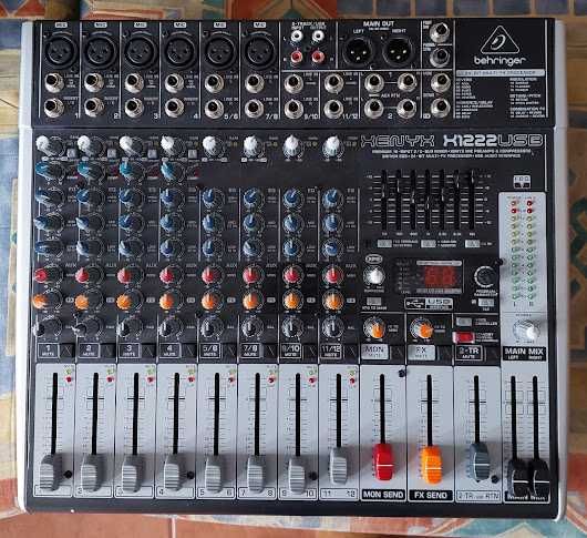 Behringer Mesa de Mistura XENYX X1222USB