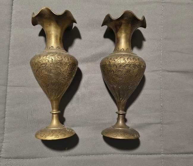 Par jarras de latão vintage