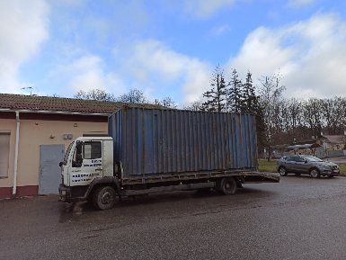 Продам морські контейнери. Є різні варіанти.