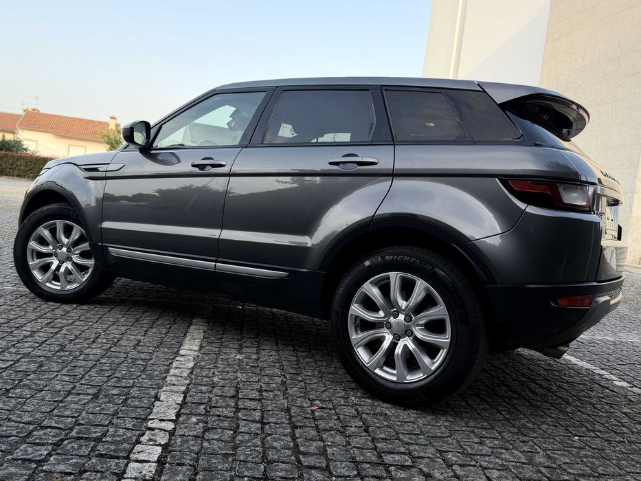 LAND ROVER RANGE ROVER EVOQUE 2.0 eD4 SE Premium → !!! Versão facelift + Nacional + Histórico completo + Estado imaculado !!!