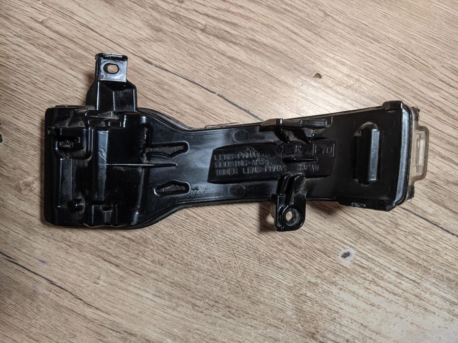 Оригінальний повторювач повороту правого дзеркала Subaru Outback