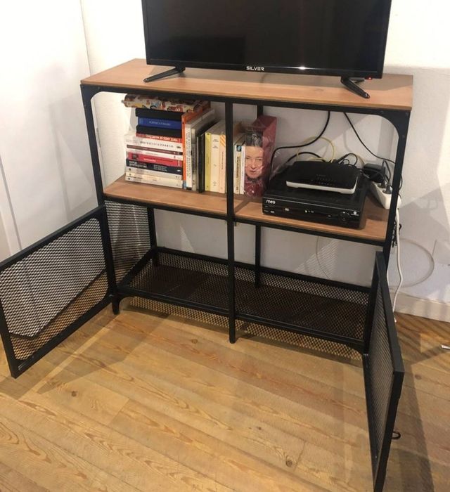 Estante / movel TV , com muito pouco uso ( como novo )