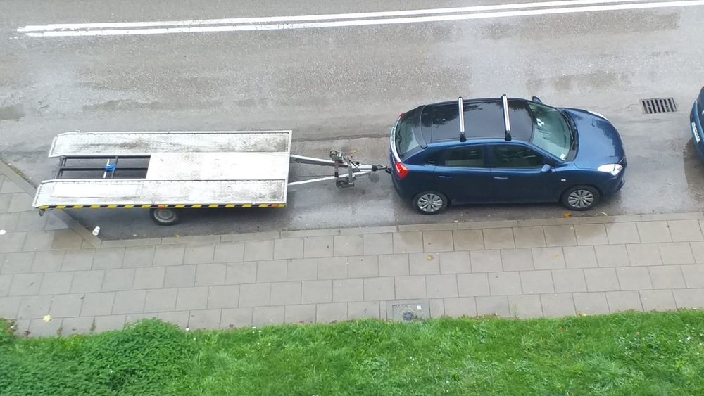 Przyczepa do przewozu pojazdow laweta sam.