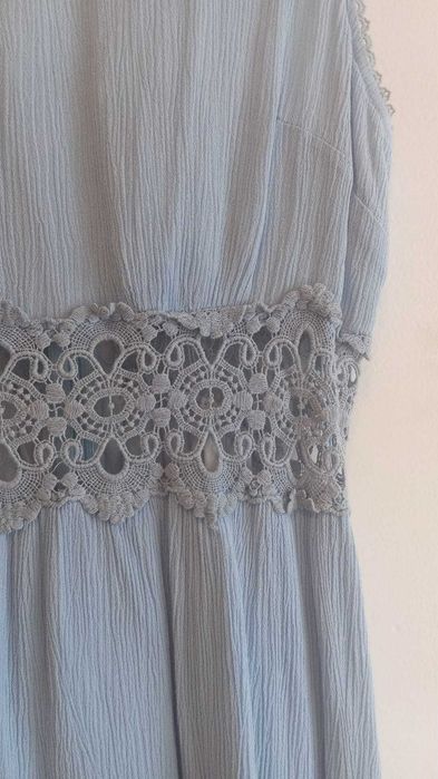Vestido azul bordado