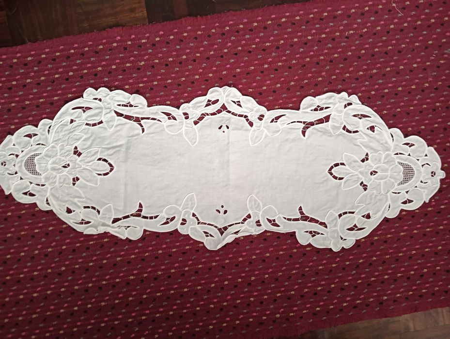 Conj. 4 Naperons Renda/Bordado Richelieu – tamanhos diferentes