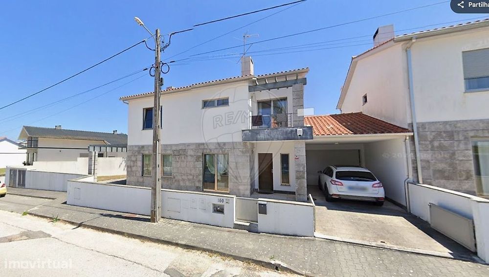 Moradia T4 para venda