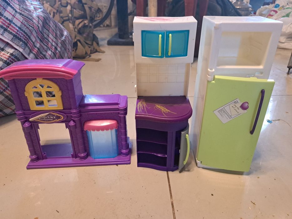 Дитячі іграшки,ляльки, кухня