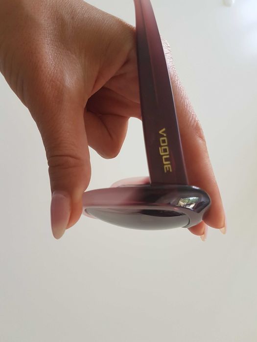 Óculos de sol VOGUE originais como novos inclui estojo