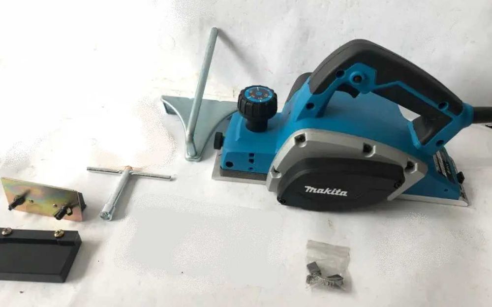 Рубанок Makita KP0810  (1000 Вт)