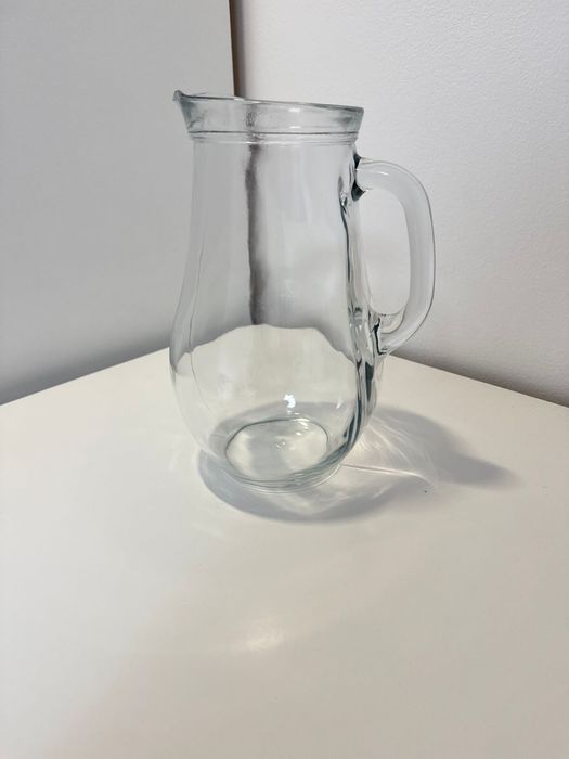 Jarra de suco transparente