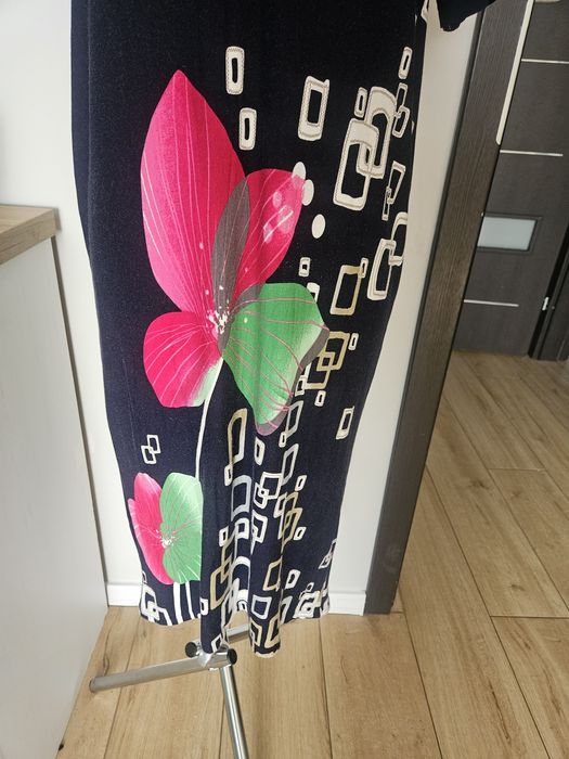 Sukienka w kwiaty Maxi granatowa xl hit