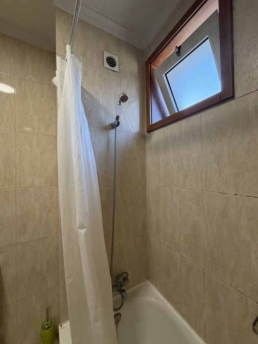 Quarto duplo para arrendar em Gandra