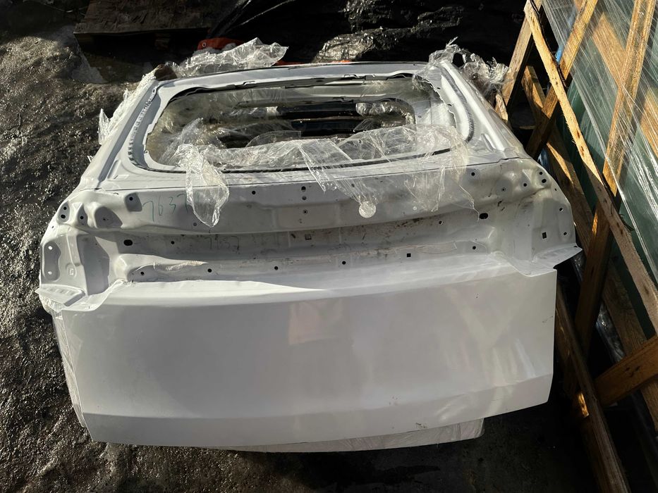 Крышка багажника ляда Tesla Juniper 25+