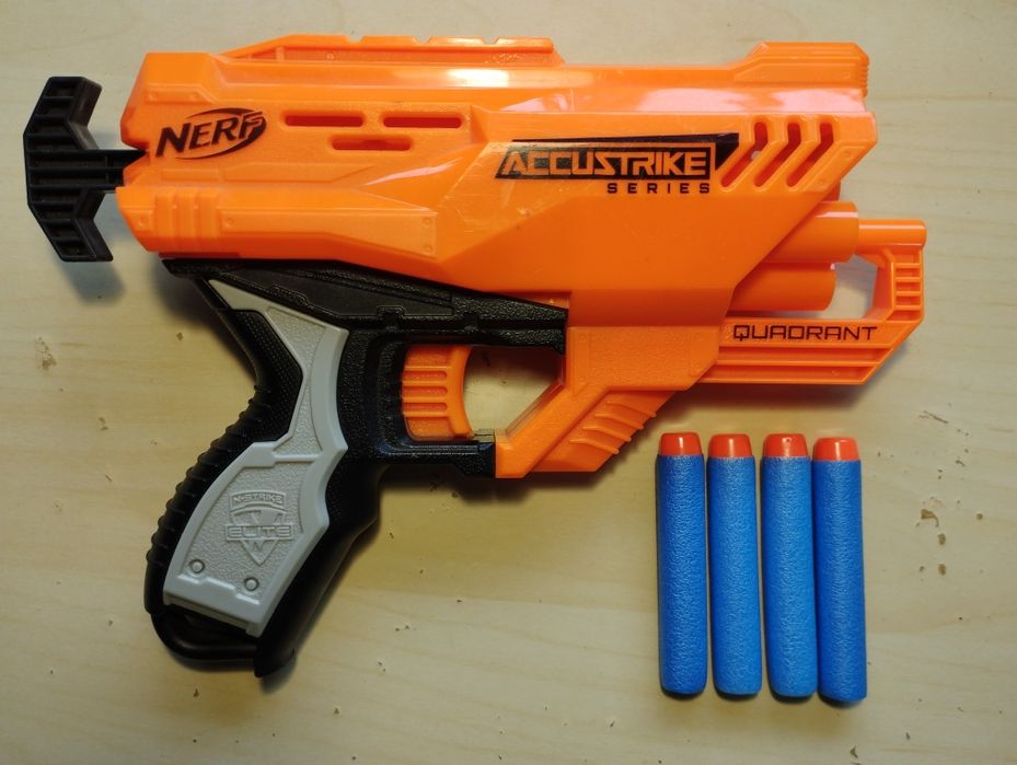 Rewolwer NERF Accustrike Quadrant