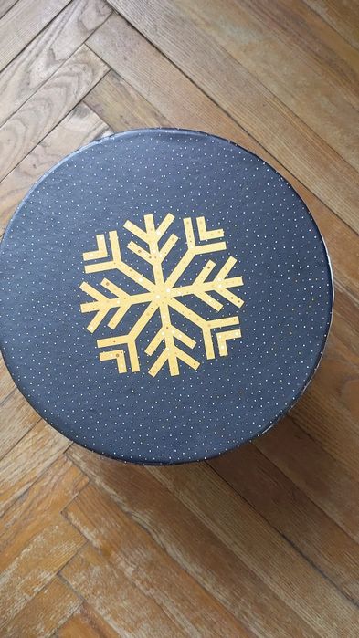 Коробка подарочная круглая декор