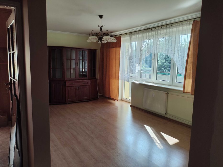 Mieszkanie 65,2 m2/3 pokoje/garderoba/duży balkon/piwnica/2002 rok